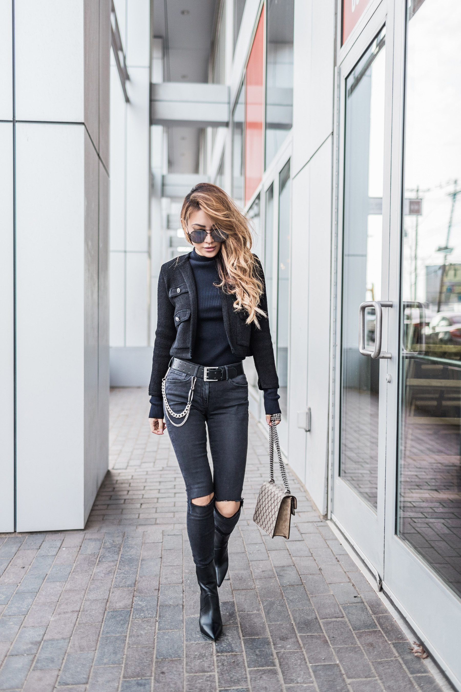 chic all black outfit // notjessfashion.com