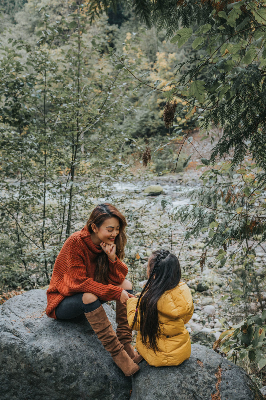 fall activities, hiking in the mountains, mountain family photos with kids, hiking with kids, fall in oregon // NotJessFashion.com