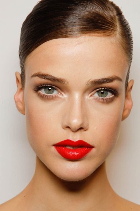 New Year's Eve Makeup Ideas - bold red lips // Notjessfashion.com