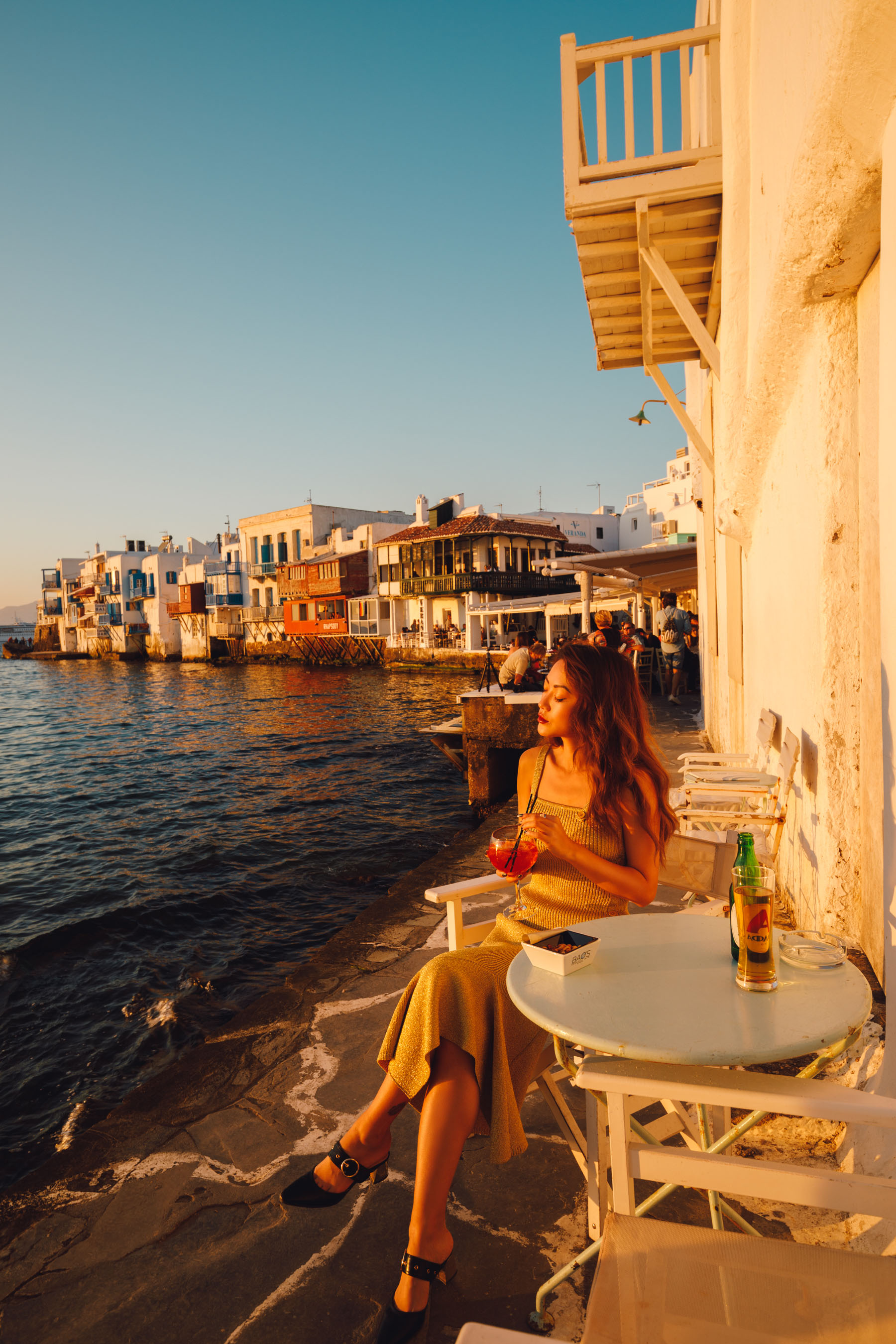 The Ultimate Greece Travel Guide - Santorini & Mykonos // Notjessfashion.com // travel blogger, greece travel tips, mykonos travel tips, santorini travel tips, fashion travel blogger, santorini photos, mykonos photos, santorini travel spots, mykonos travel spots