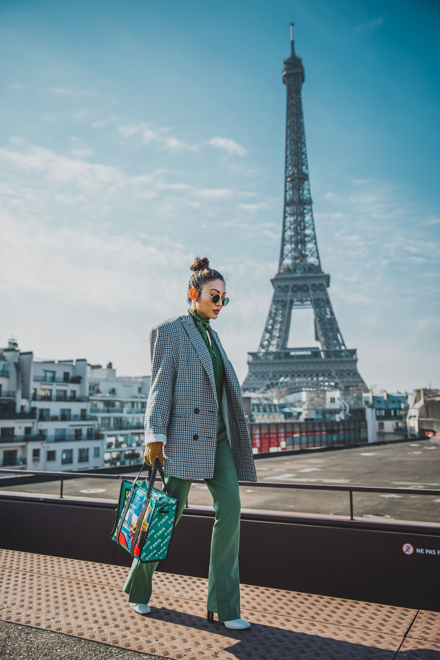 2018 handbag trend - balenciaga paris shopper tote, mytheresa bags, pfw street style // Notjessfashion.com