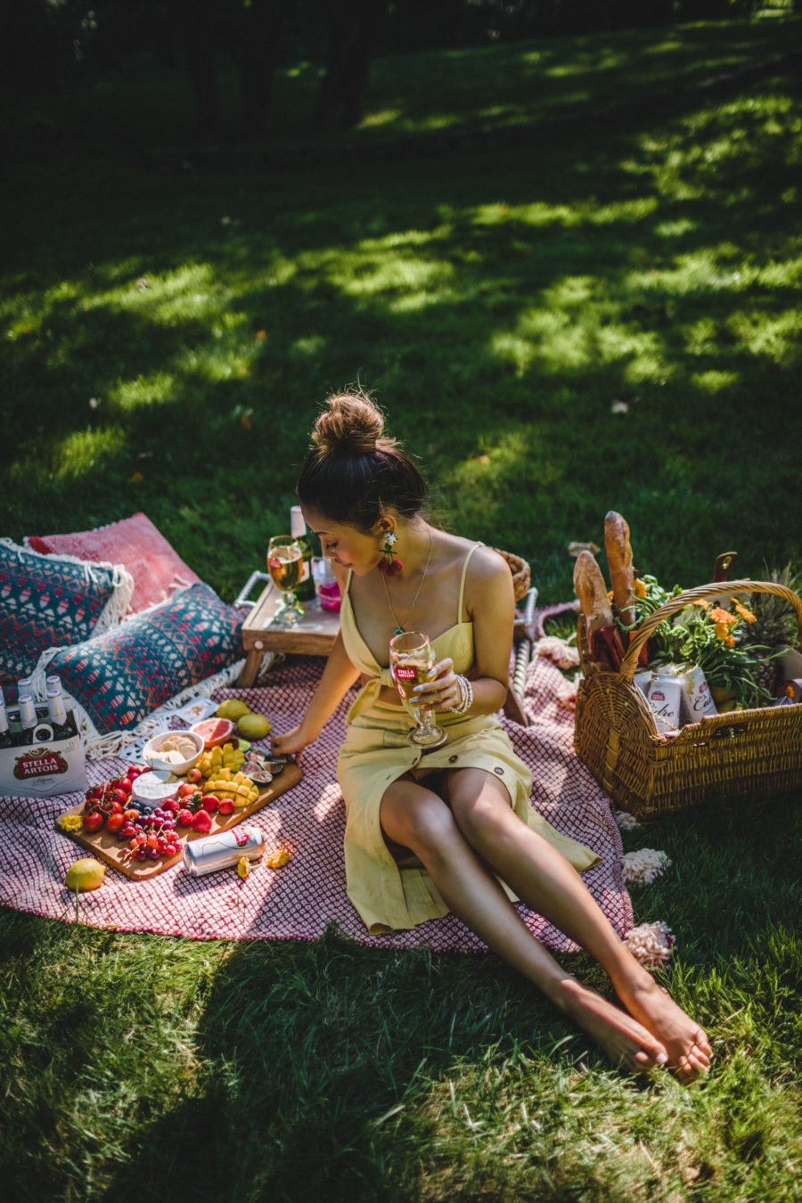 celebrate mother's day at home with a backyard picnic // Jessica Wang - Notjessfashion.com
