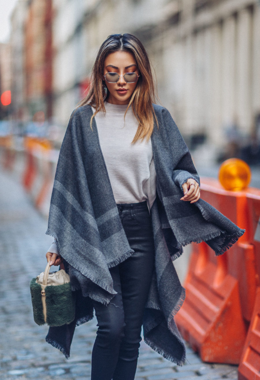 What to Wear to NYC in the Fall - Reiss Jumper, Reiss Poncho, Classic Fall Trends // Notjessfashion.com