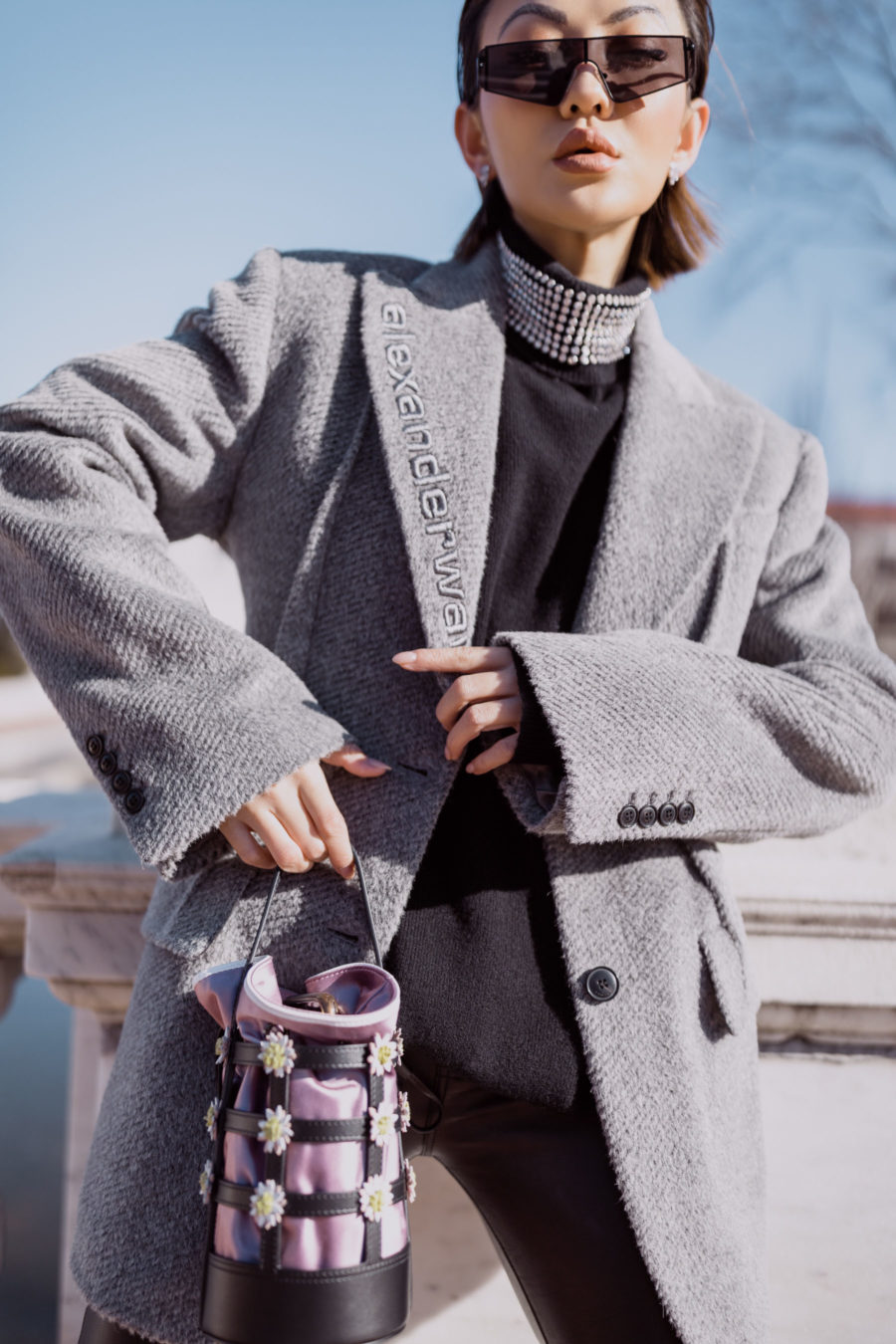 fall 2020 trends featuring gray oversized blazer with leather leggings // Jessica Wang - Notjessfashion.com