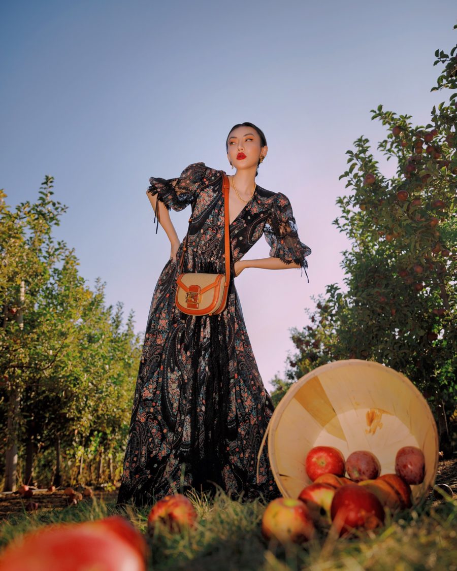 fashion blogger jessica wang at apple orchard sharing packing tips for a mini fall getaway // Jessica Wang - Notjessfashion.com