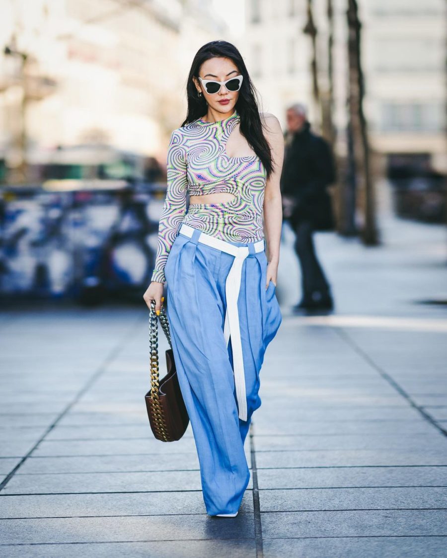 Jessica Wang wearing 2022 print trends featuring a swirl top and baggy jeans // Jessica Wang - Notjessfashion.com